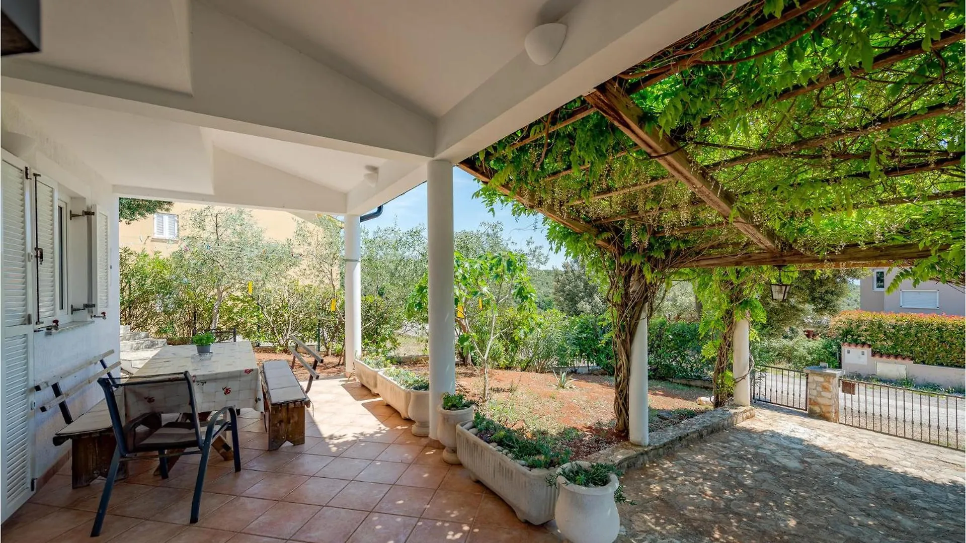 Casa de Férias Cozy Home In Pavicini With Outdoor Swimming Pool